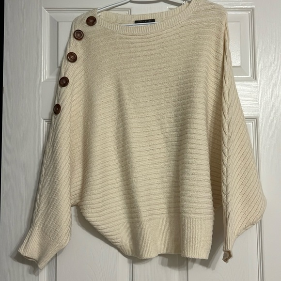 Batwing sweater - Picture 1 of 2